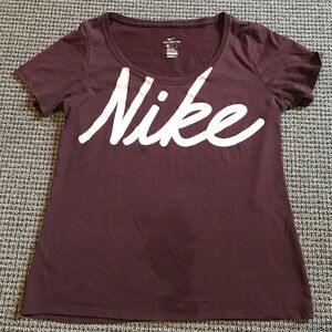 Nike scoop neck tee medium womens